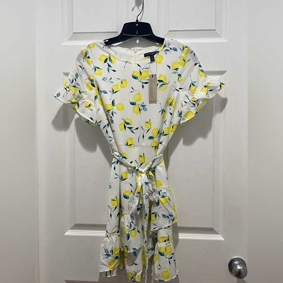 Banana Republic Dresses & Skirts - Banana Republic lemon print ruffle dress.